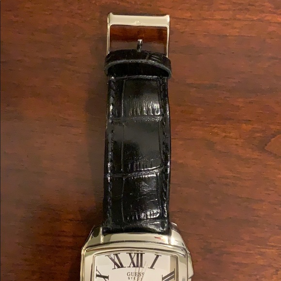 Men’s Guess Watch (needs batteries) - Picture 4 of 7